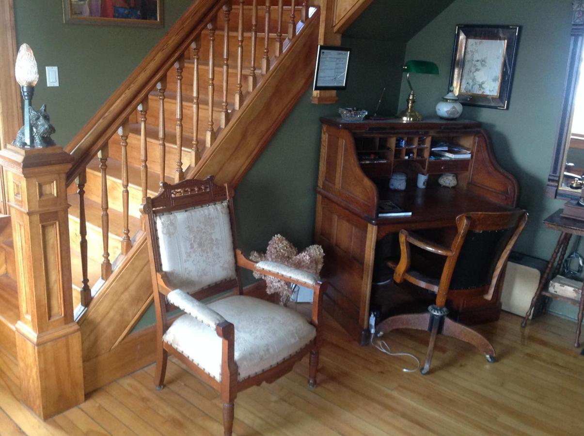 The Yellow House Bed & Breakfast Stanstead Plain Exterior photo