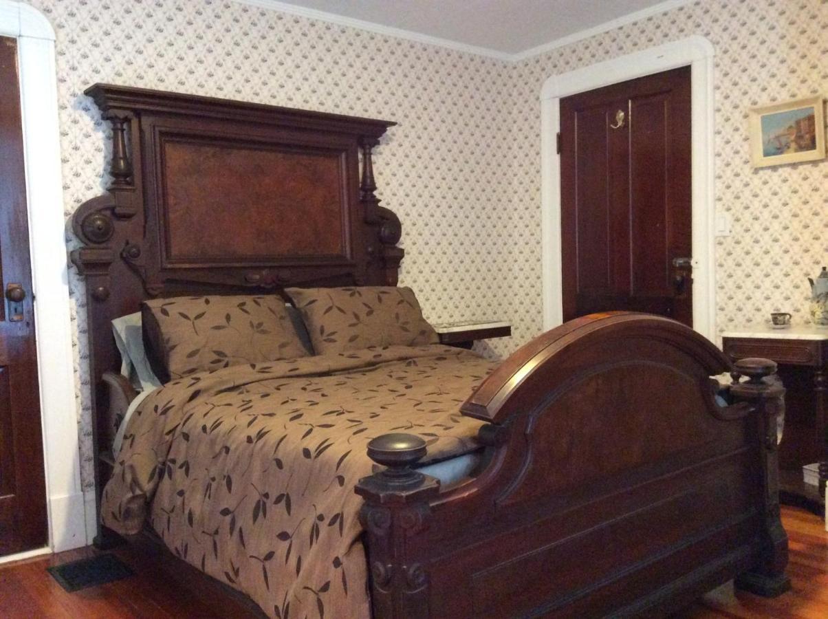 The Yellow House Bed & Breakfast Stanstead Plain Exterior photo