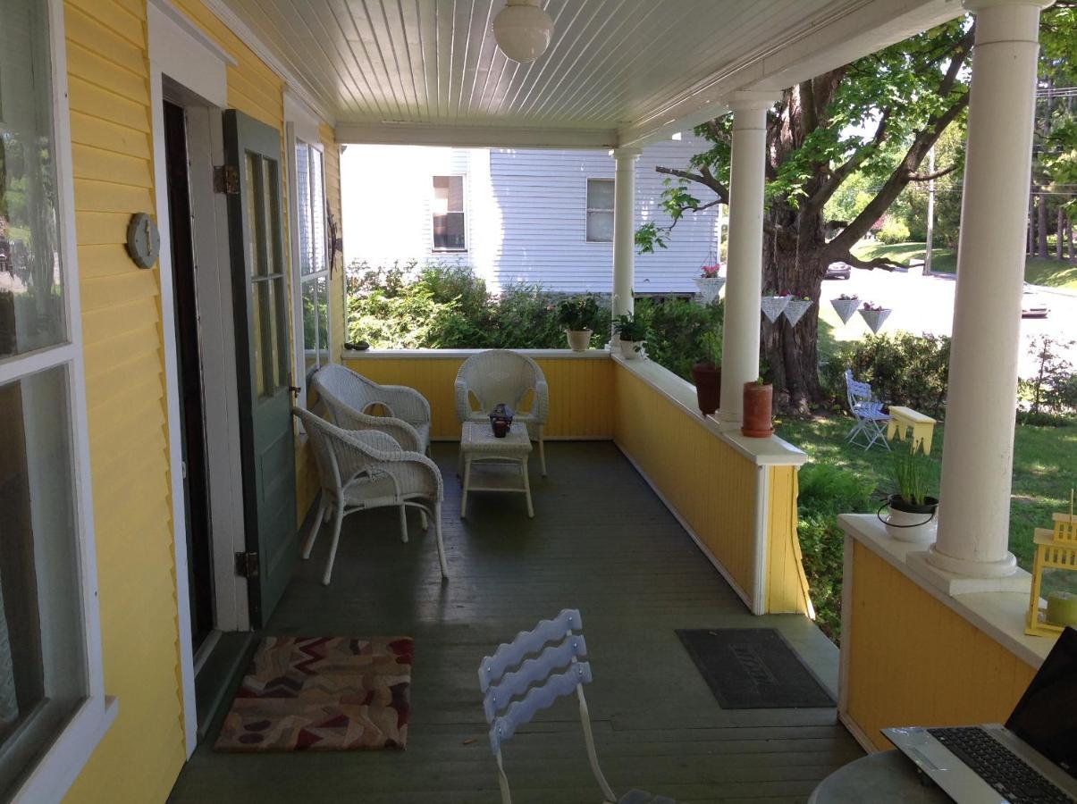 The Yellow House Bed & Breakfast Stanstead Plain Exterior photo