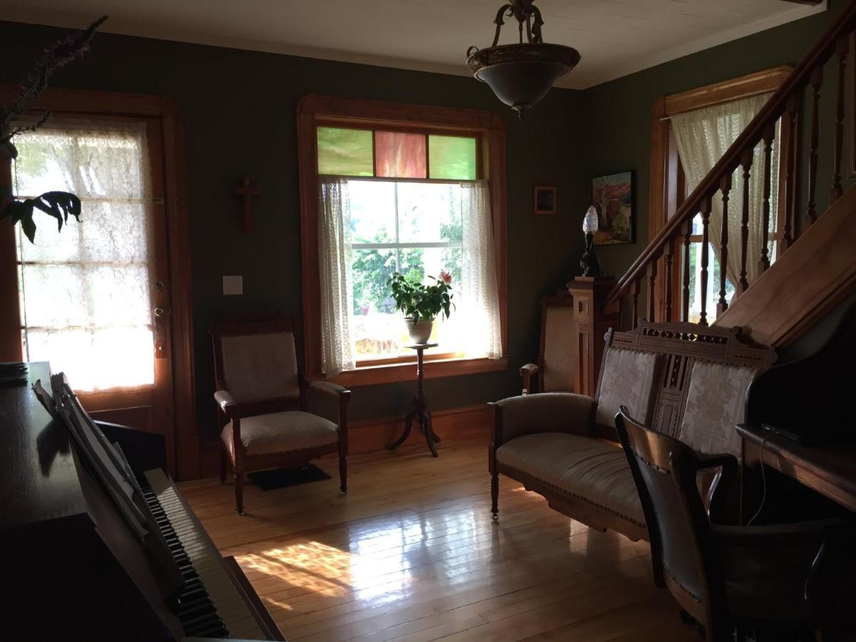 The Yellow House Bed & Breakfast Stanstead Plain Exterior photo