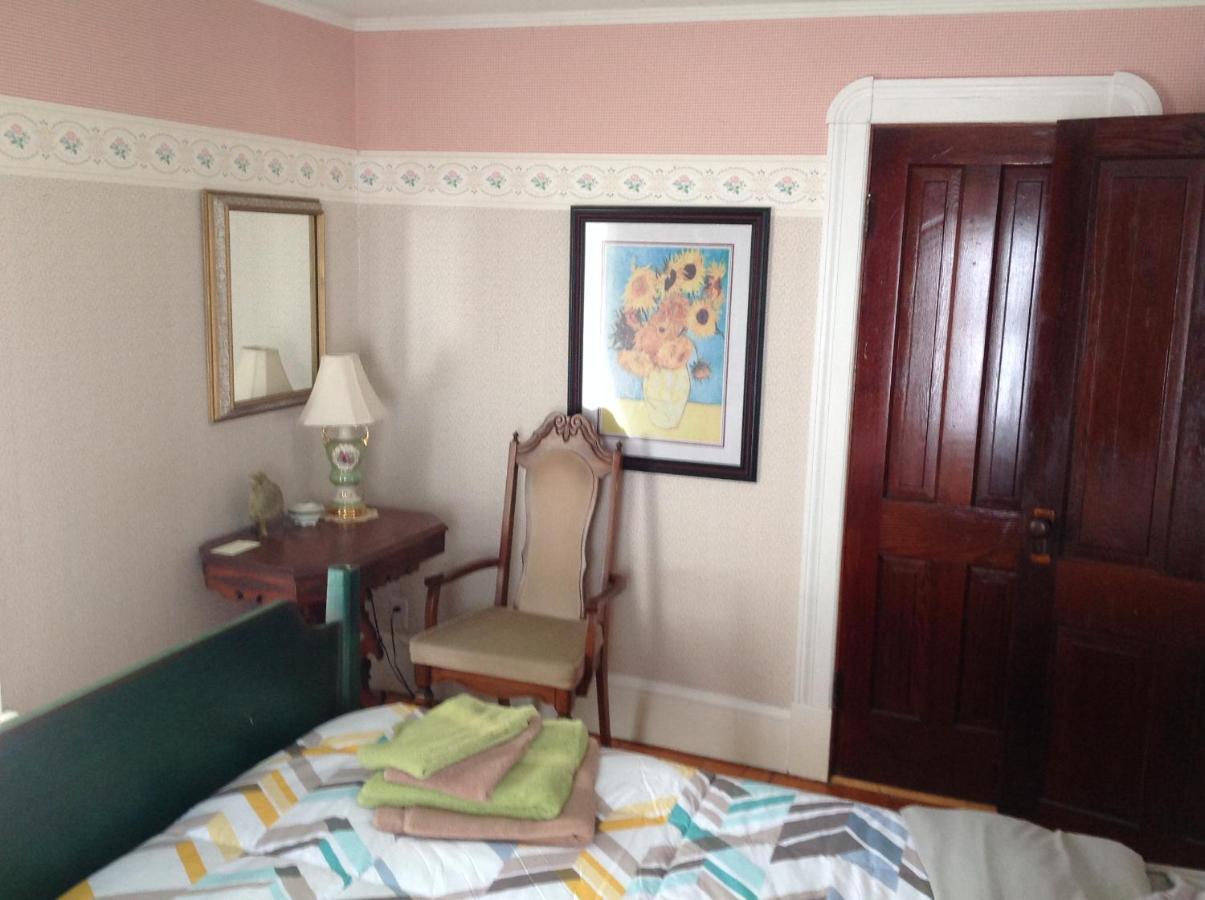 The Yellow House Bed & Breakfast Stanstead Plain Exterior photo